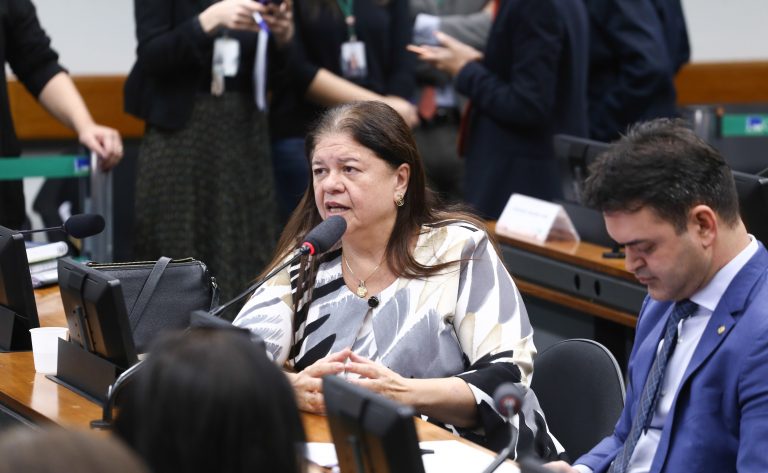 Comissão aprova responsabilidade de redes sociais sobre conteúdo ofensivo a crianças e adolescentes - Notícias