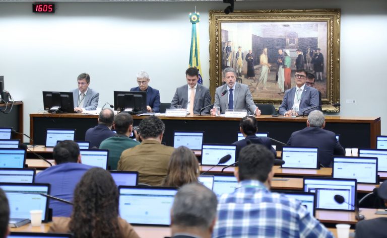 Comissão da Câmara aprova projeto que isenta de Imposto de Renda quem ganha até R$ 5 mil - Notícias