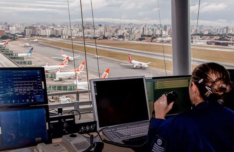 Comissão debate condições de trabalho dos profissionais de controle de tráfego aéreo - Notícias