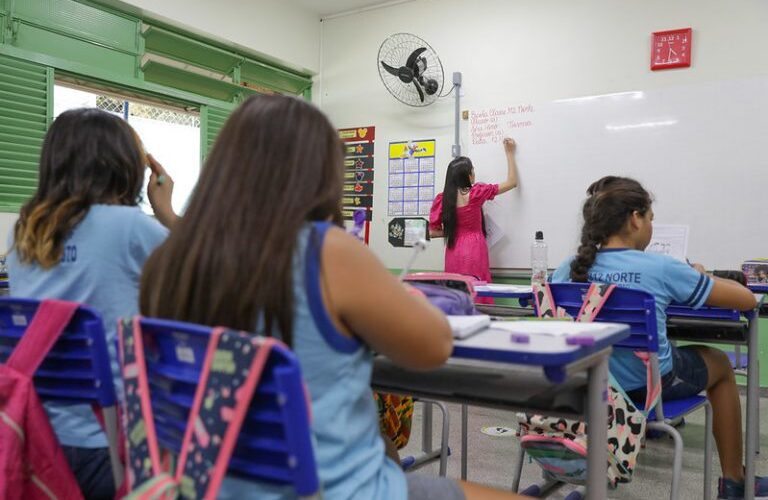 Comissão debate plano de carreira dos servidores do Ministério da Educação – Notícias