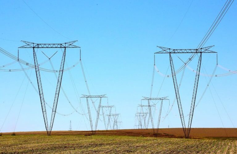 Comissão debate risco de sobrecarga na rede elétrica nos próximos anos - Notícias