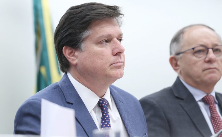 Comissão especial aprova parecer sobre proposta que permite renegociar precatórios - Notícias