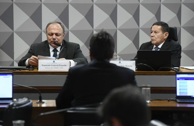 Comissão mista aprova medida provisória com aumento para militares - Notícias