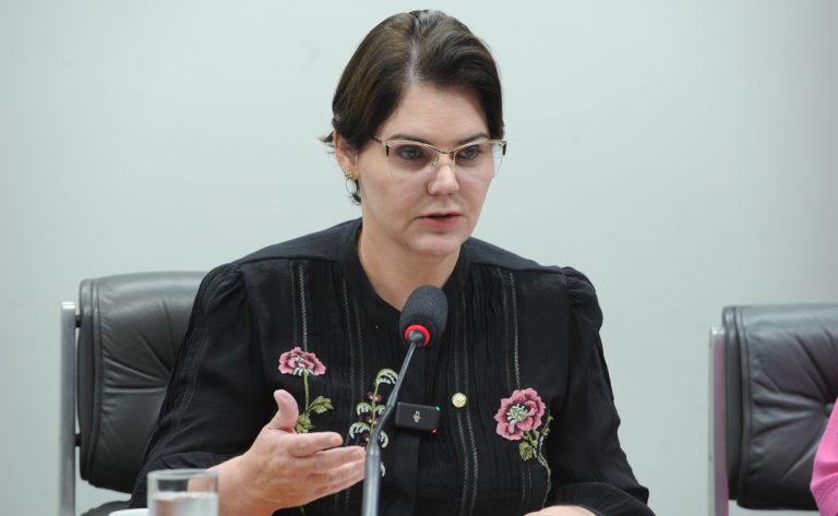 Comissão rejeita projeto que proíbe marcação de animais com ferro quente - Notícias