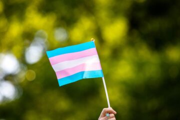 Comitê Olímpico dos EUA proíbe mulheres trans em competições femininas