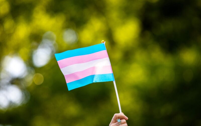 Comitê Olímpico dos EUA proíbe mulheres trans em competições femininas
