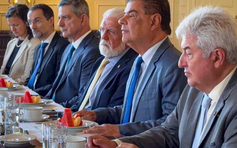 Comitiva de senadores diz que abriu diálogo com autoridades dos EUA