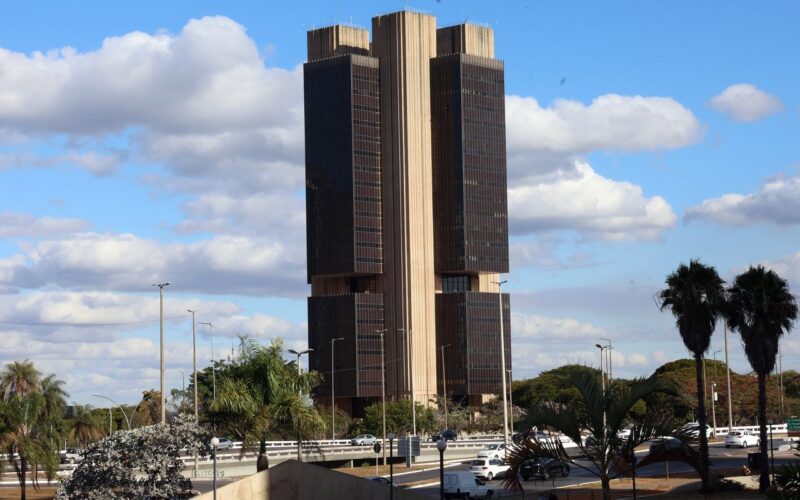 Copom mantém juros básicos da economia em 15% ao ano