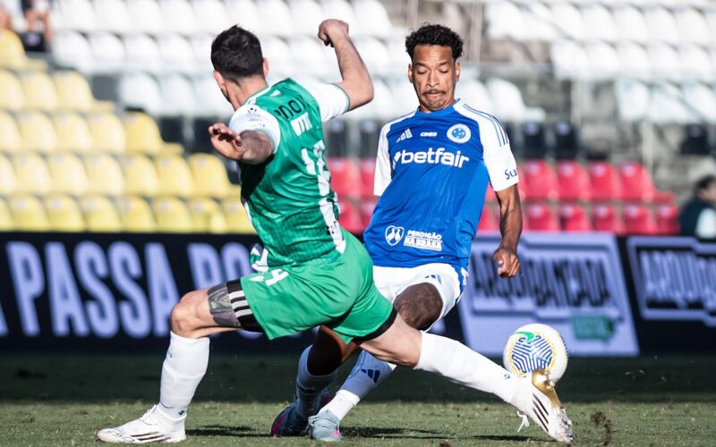 Cruzeiro vence Banfield antes de retomada do Campeonato Brasileiro