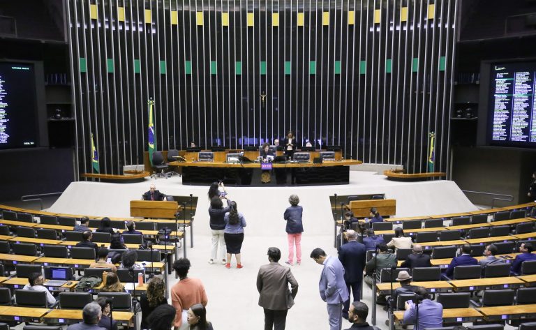 Deputados analisam pedidos de urgência para projetos de lei; acompanhe - Notícias