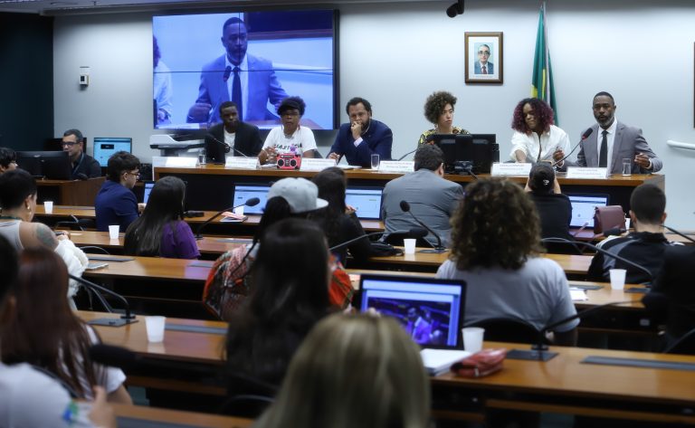 Deputados e especialistas afirmam que criminalização da cultura negra é um fenômeno histórico - Notícias