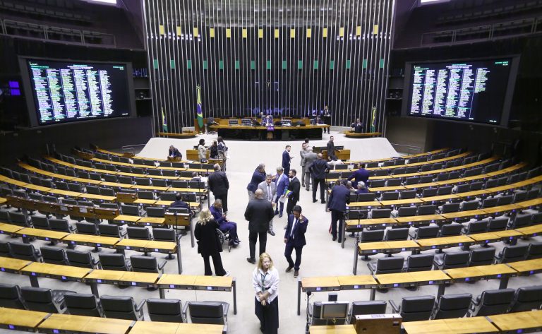 Deputados retomam análise de projeto que cria cargos para o STF; acompanhe - Notícias
