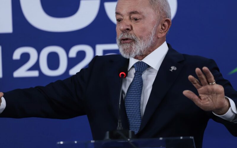Divergência política sobre IOF é própria da democracia, diz Lula