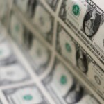 Dólar fecha acima de R$ 5,60 por primeira vez em quase dois meses