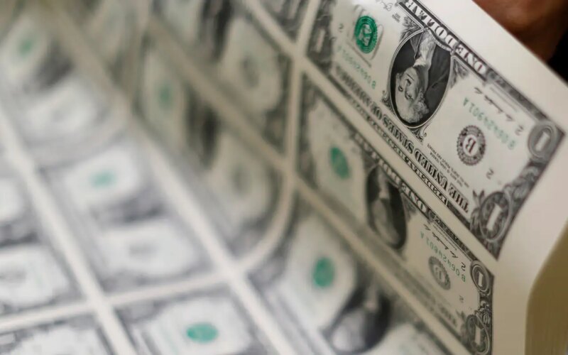 Dólar fecha acima de R$ 5,60 por primeira vez em quase dois meses