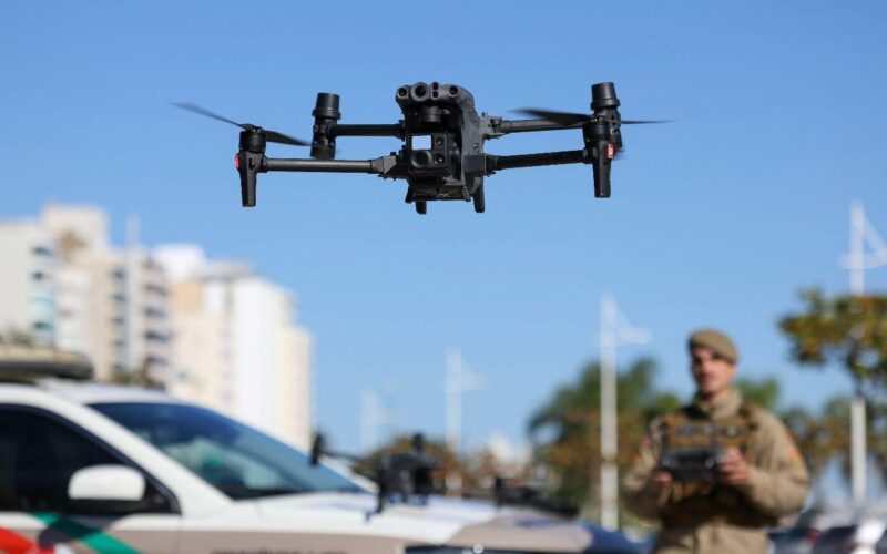 Drones com reconhecimento facial da PMSC identificam foragido da Justiça em Balneário Camboriú