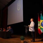 Durante formatura de delegados, psicólogos e escrivã da Polícia Civil, governador autoriza novo concurso público para agentes