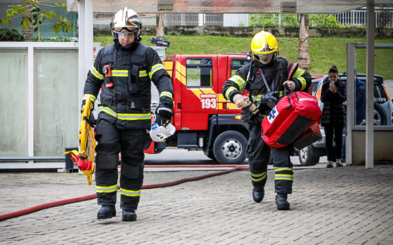 Em Blumenau,  Corpo de Bombeiros Militar realiza simulados de evacuação em escolas 