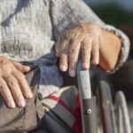 Entra em vigor lei que aumenta as penas para abandono de idoso ou pessoa com deficiência - Notícias