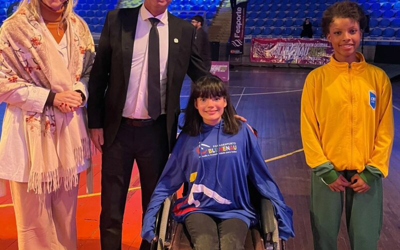 Esporte e educação juntos na cerimônia de abertura dos Jogos Escolares de Santa Catarina em Blumenau 