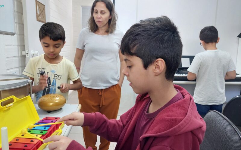Estudos sobre Musicoterapia e Dança qualificam profissionais da Educação Especial