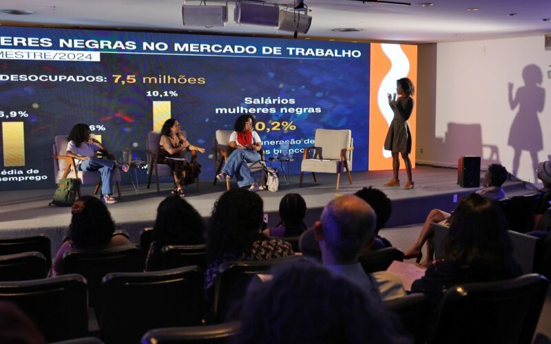 Festival Latinidades debate trabalho digno de mulheres jovens negras