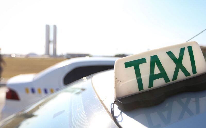 Fim da taxa de verificação de taxímetros beneficiará 300 mil taxistas