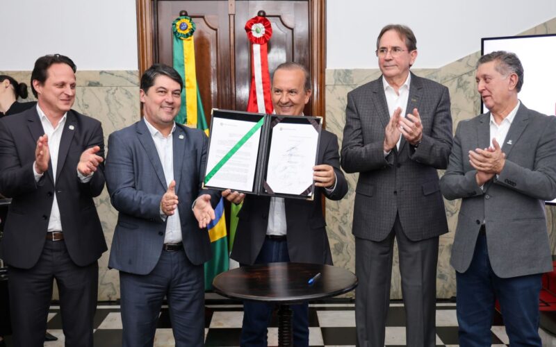 Governador assina decreto que fortalece logística reversa em Santa Catarina