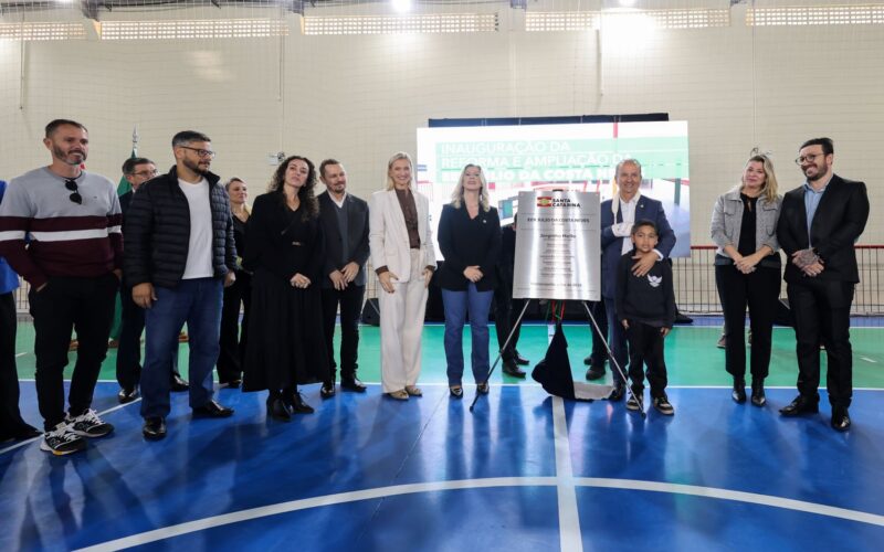 Governador inaugura reforma e ampliação da EEB Júlio da Costa Neves em Florianópolis