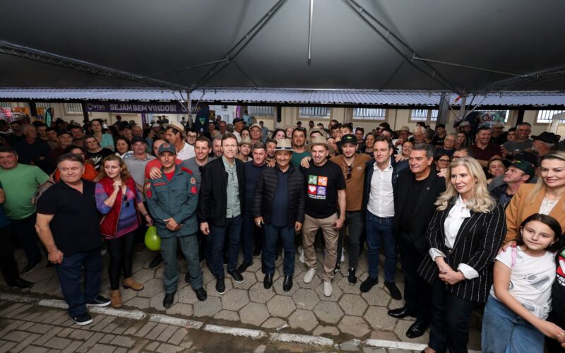 Governador participa das comemorações que celebram São Cristóvão, agricultores e a indústria e comércio de Treze de Maio