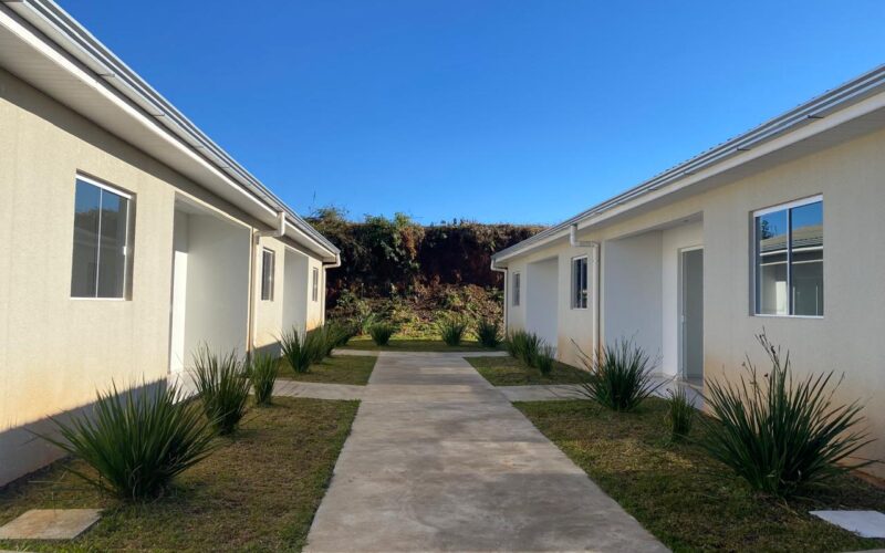 Governo de Santa Catarina entrega casas em Irineópolis