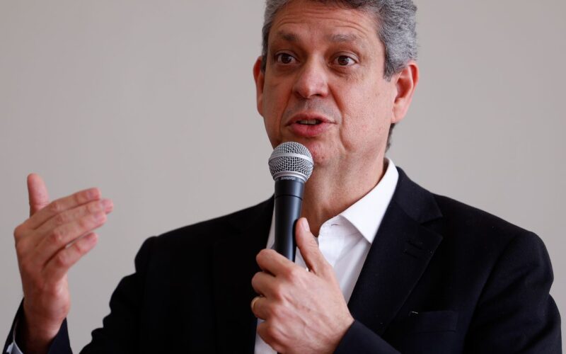 Governo defende justiça tributária e não alta de imposto, diz ministro