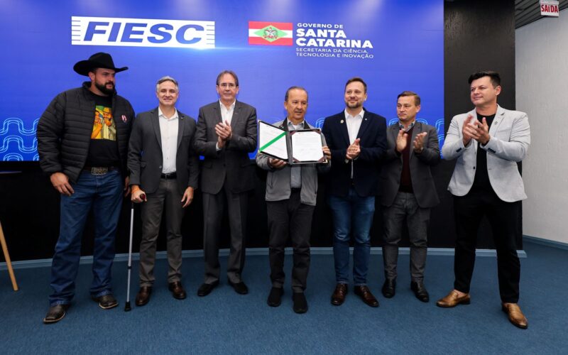 Governo do Estado assina permuta com a FIESC e garante Complexo Esportivo do Sesi a Blumenau