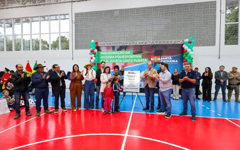 Governo do Estado entrega reforma e quadra poliesportiva da EEB Prof. Julieta Lentz Puerta em Joaçaba