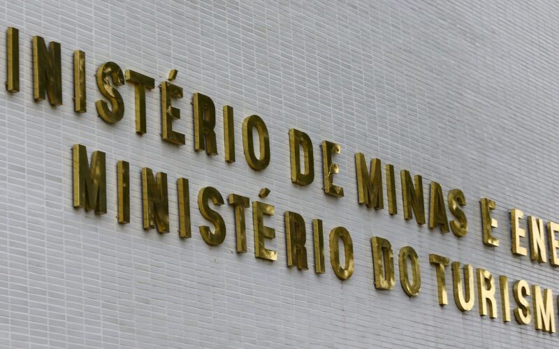 Governo garantirá gás de cozinha gratuíto para 17 milhões de famílias