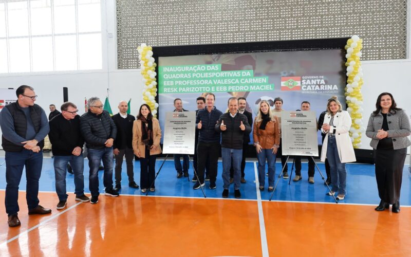 Jorginho Mello inaugura duas novas quadras poliesportivas em escolas estaduais de Chapecó
