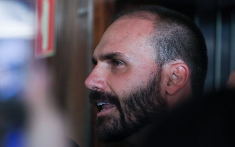 Líderes do PT pedem prisão de Eduardo Bolsonaro ao STF