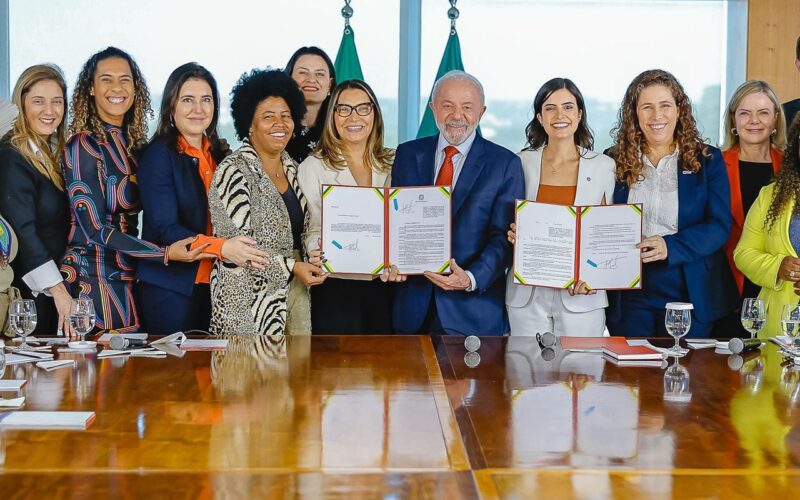 Lula sanciona cota de 30% para mulheres em conselhos de estatais