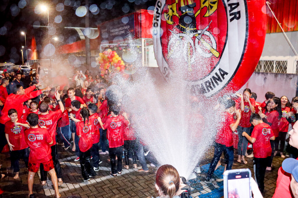 Mais de 700 novos bombeiros mirins são formados em Santa Catarina