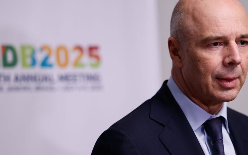 Mesmo sem consenso no Brics, Rússia defende alternativa ao dólar