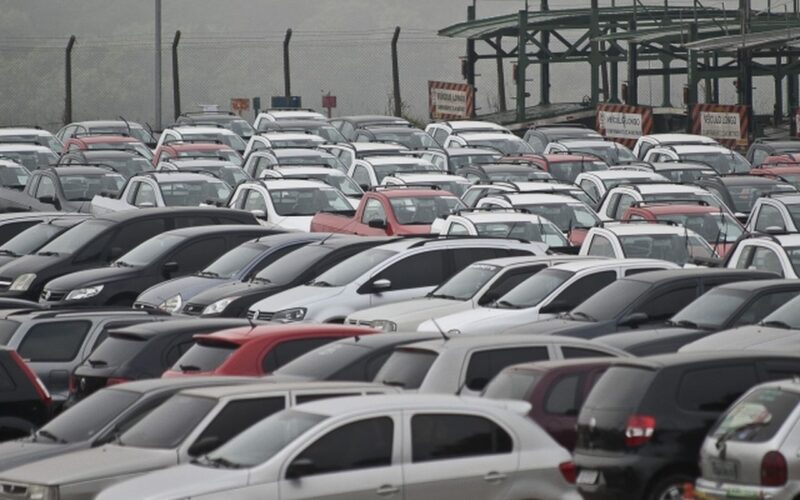 Montadoras tentam influenciar governo em disputa por mercado no Brasil