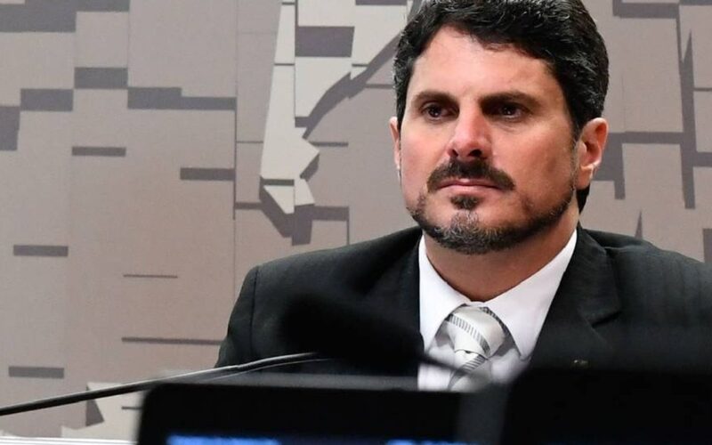 Moraes determina bloqueio de contas do senador Marcos do Val