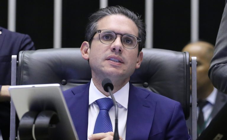 Motta: não cabe à Câmara deliberar sobre a prisão de Zambelli, apenas sobre a perda de mandato - Notícias