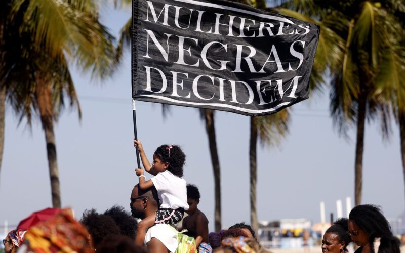 Mulheres negras promovem ato político por justiça social em Copacabana