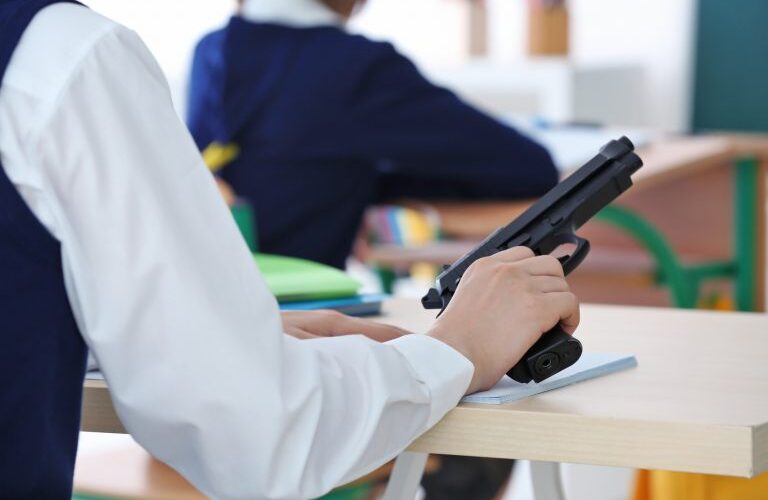 Nova lei aumenta penas para crimes cometidos em escolas – Notícias