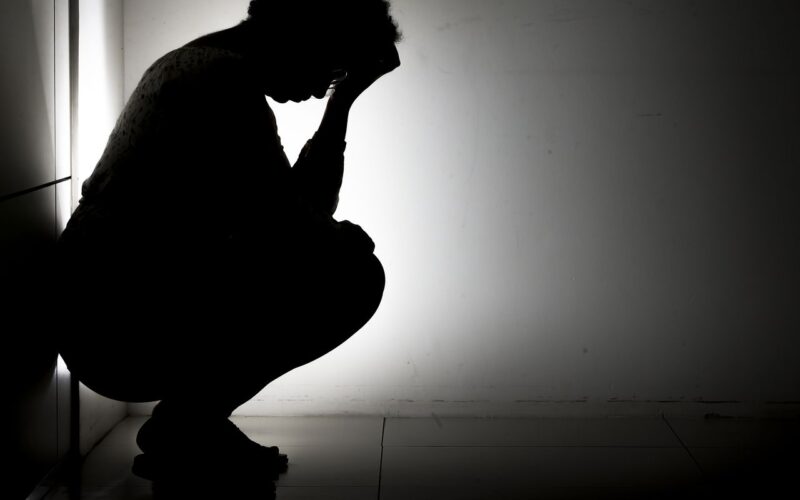 OMS: uma em cada seis pessoas no mundo é afetada pela solidão