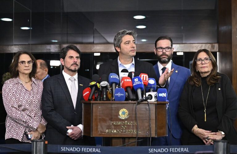 Oposição acusa Moraes de "abuso de autoridade"; líder do PT comemora vitória do "Estado de Direito" - Notícias