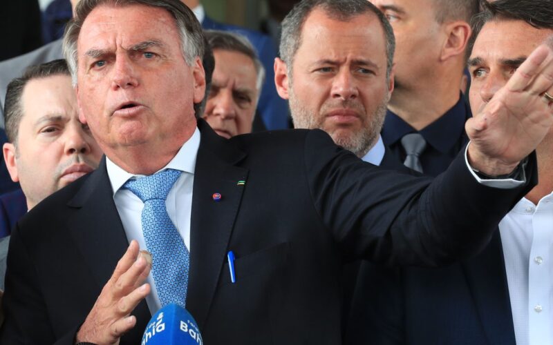 Oposição classifica de arbitrárias medidas cautelares contra Bolsonaro