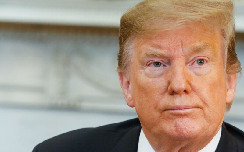 Para Nobel de Economia, Trump usa tarifas para proteger ditadores