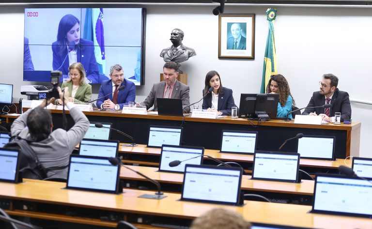 Para especialistas, monitoramento de metas do novo PNE não pode ter viés punitivo - Notícias